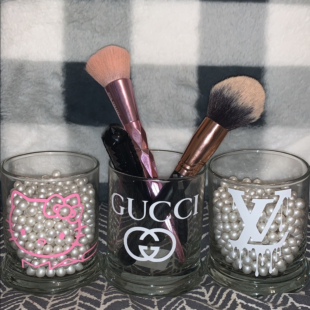 Makeup brush holder